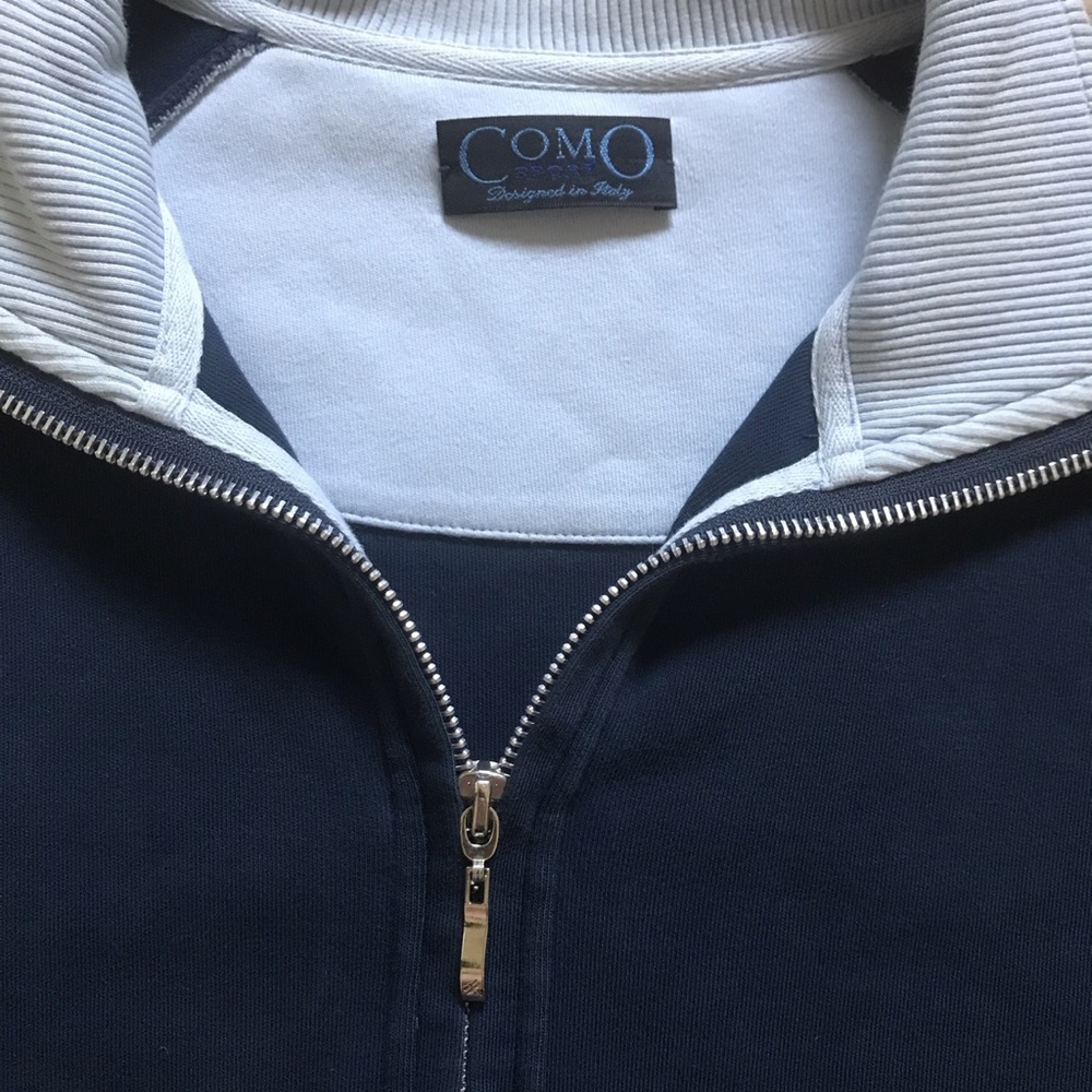 COMO super cute and vintage sweatshirt.
